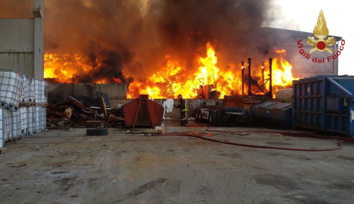 SONO PASSATI SEI ANNI DALL’INCENDIO BERTÈ E LA SITUAZIONE DI MANCATA BONIFICA È SEMPRE LA STESSA 