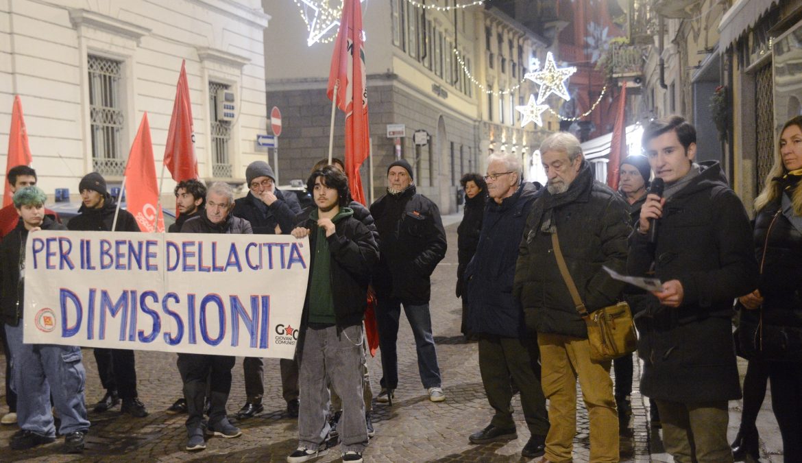 Rifondazione Comunista di Vigevano replica, con un presidio per il giorno 23 Dicembre alle ore 18:00 in Via Vittorio Emanuele di fronte al Comune