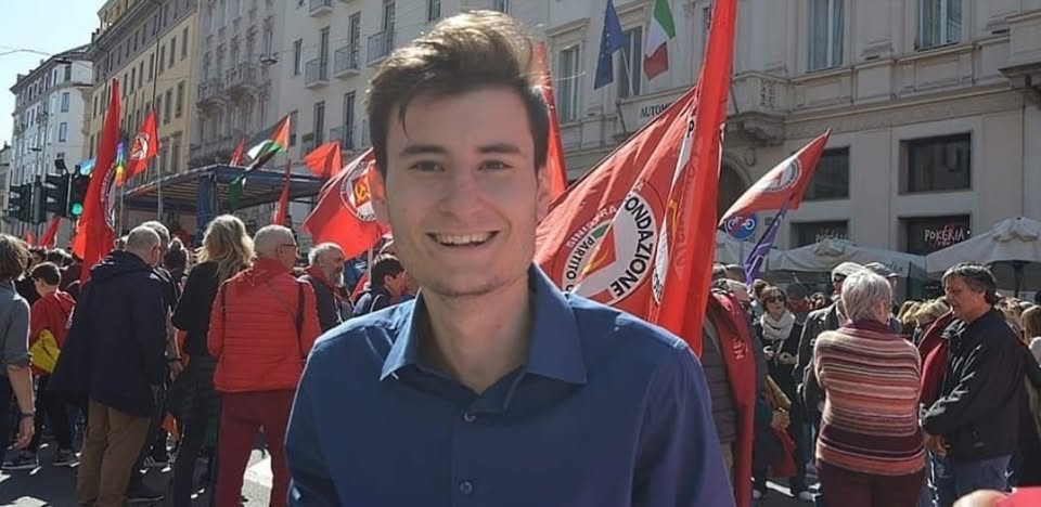 “Questa è una giornata simbolica per la città, simbolica di quanto è caduta in basso la politica” “Questa è una giornata simbolica per la città, simbolica di quanto è caduta in basso la politica”